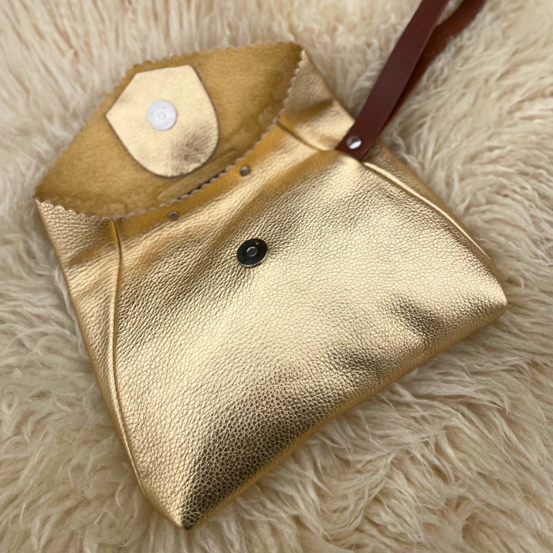 AVA clutch gold