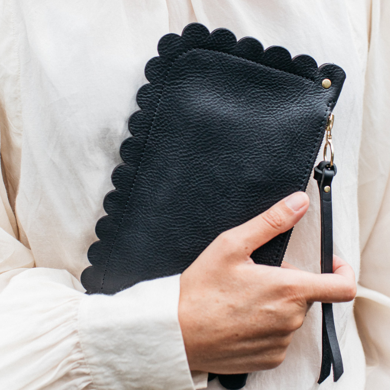 Carey scallop purse