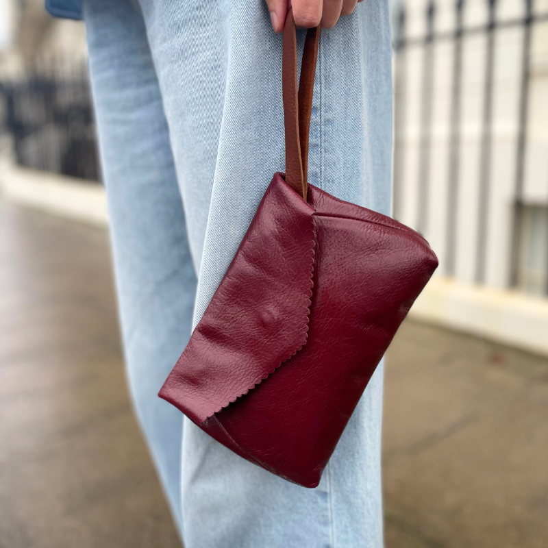 AVA clutch Bordeaux