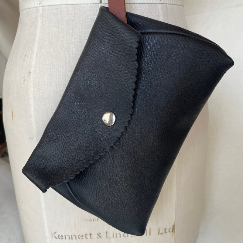 Outlet - AVA wristlet black