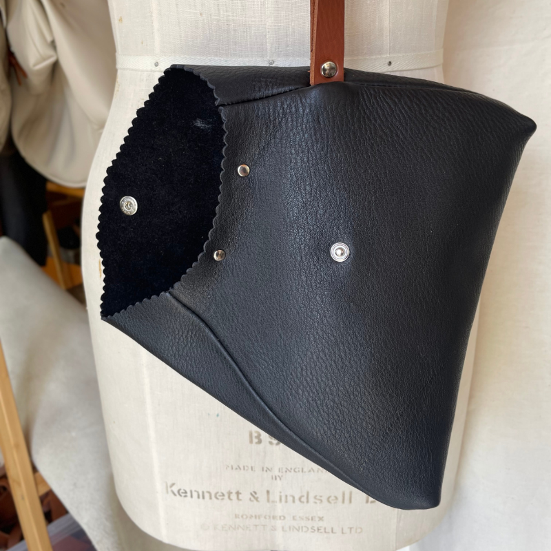 Outlet - AVA wristlet black
