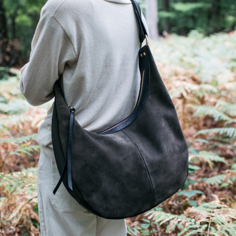 OUTLET -  Beau Crescent bag moss suede + black